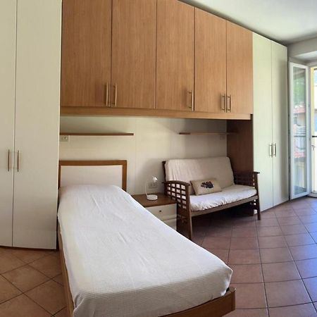 Lecco Only Females Guest House Екстер'єр фото