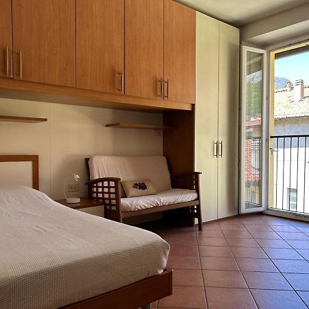 Lecco Only Females Guest House Екстер'єр фото