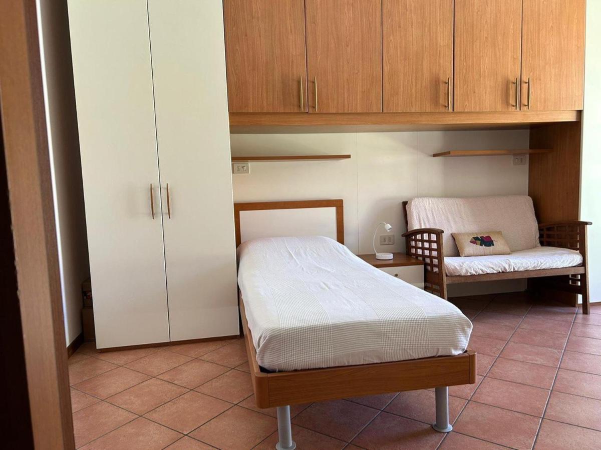 Lecco Only Females Guest House Екстер'єр фото