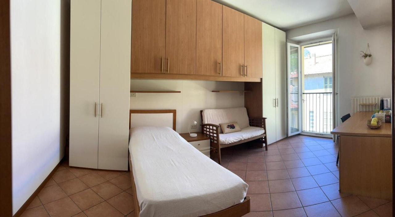 Lecco Only Females Guest House Екстер'єр фото