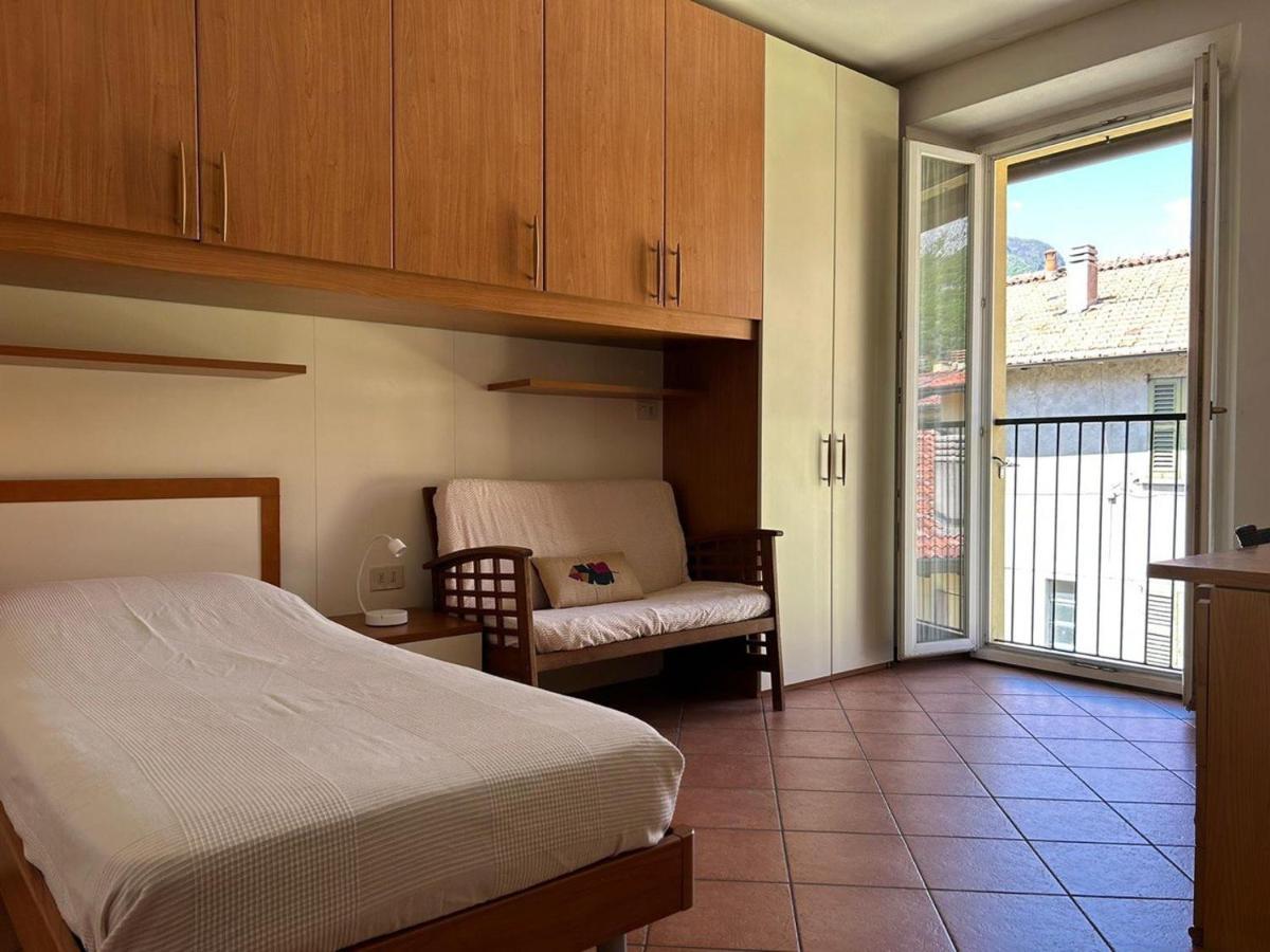 Lecco Only Females Guest House Екстер'єр фото